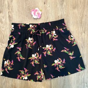 💕Pretty Black Floral Drawstring Shorts SZ L
